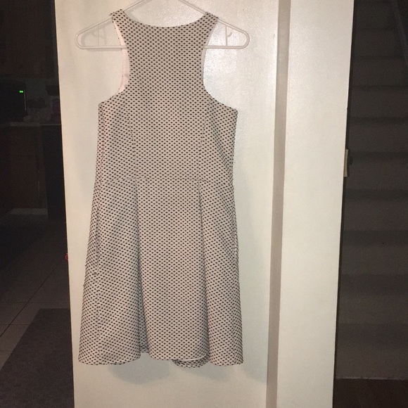 Express dress with pockets. - Picture 2 of 4